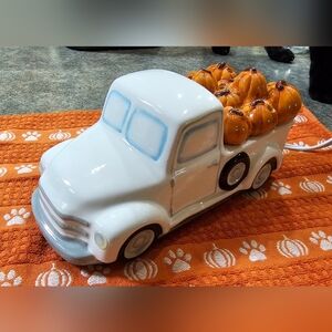 Scensty Retro White Truck with Pumpkin Delivery Lid